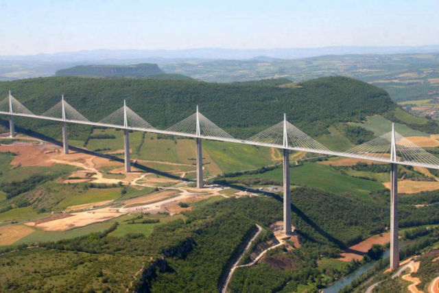 The other tallest bridge, France’s Millau Viaduct, completed in 2004. (Image courtesy of www.highestbridges.com.)