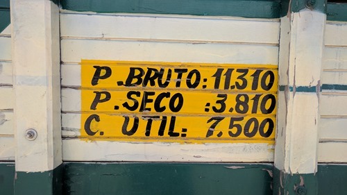A handpainted notice on the side of a truck in Peru