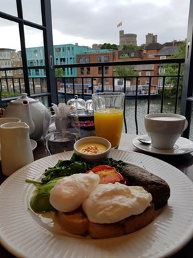 Breakfast in Windsor