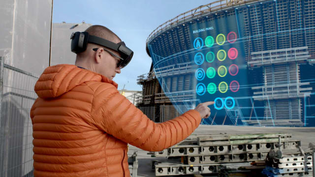 Bentley’s SYNCHRO XR and Microsoft HoloLens 2 bring the benefits of mixed reality to construction sites. (Image courtesy of Bentley Systems)