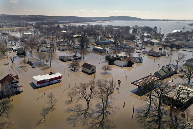 Hamburg, Iowa, was one of many Midwestern towns to be flooded by the rising Missouri. (Image courtesy of Scott Olson/Getty Images.)