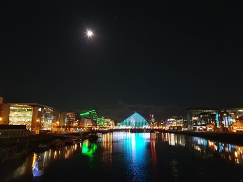 The Samuel Beckett Bridge by night